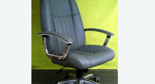 Перетяжка офисного кресла кожей. Мурманск
